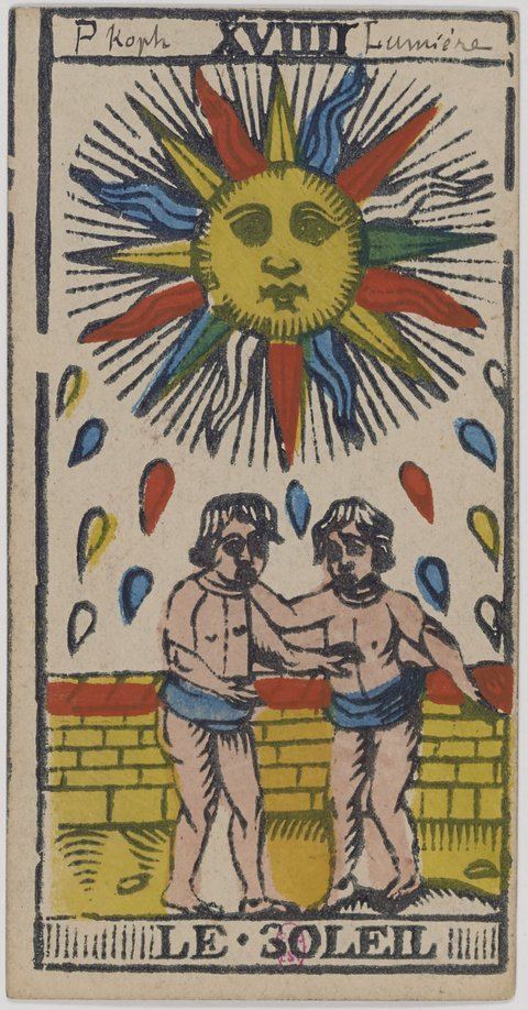 Солнце, старший аркан XIX из Tarot de Marseille: два персонажа под разноцветными солнечными лучами